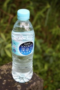 butelka czystej wody mineralnej